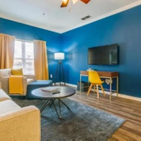 Kasa Dallas West End Aparthotel